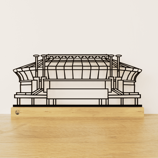 Zwart stalen Johan Cruijff ArenA silhouet op een naturel eikenhouten voetstuk.