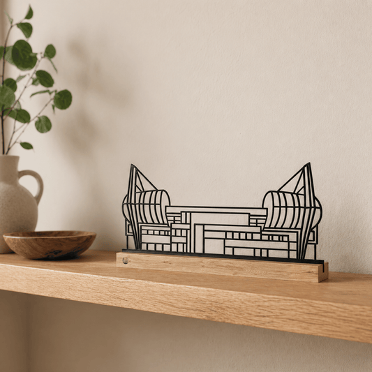 Luxe PSV stadion decoratie als minimalistisch interieurstuk in een moderne woonkamer.