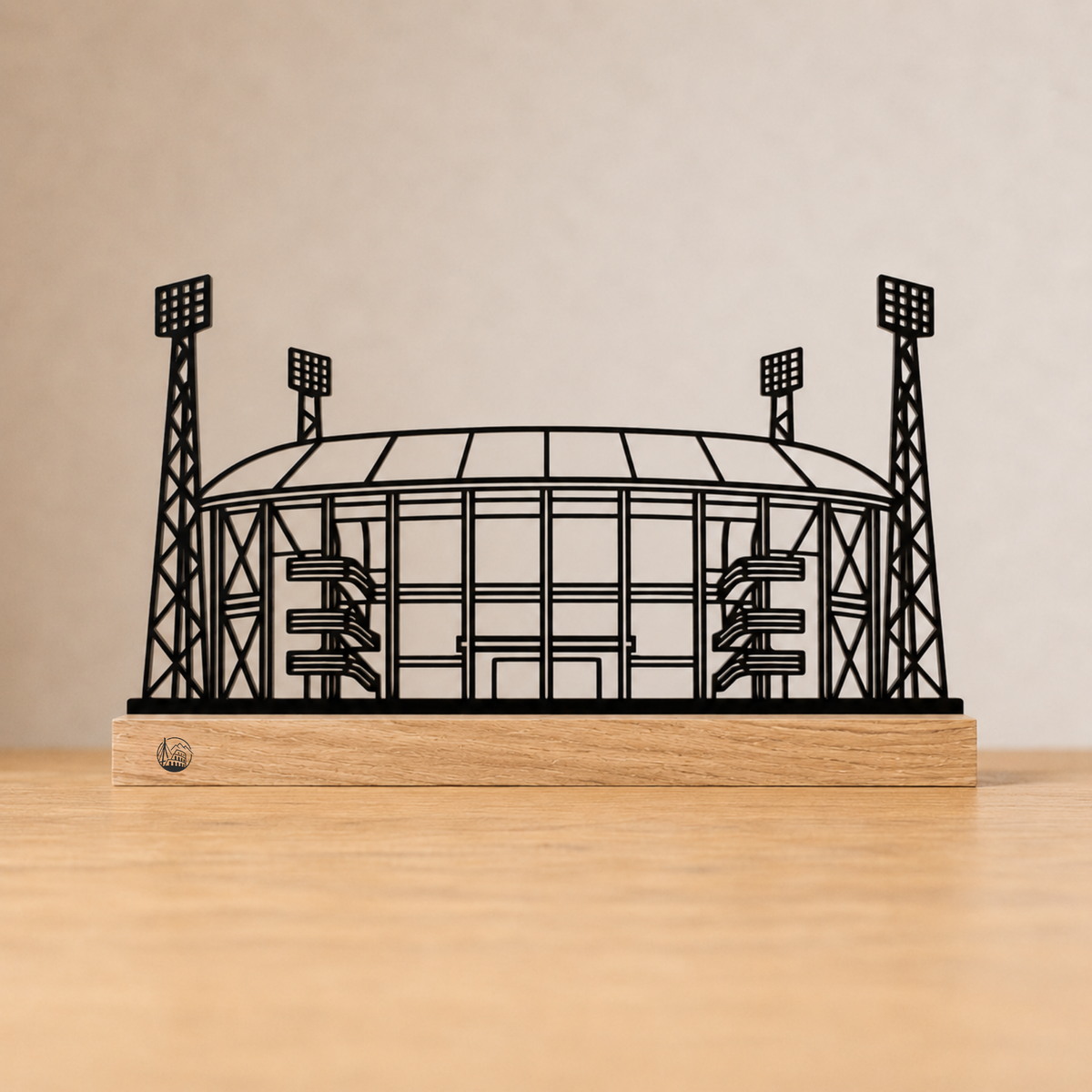 Outlinr De Kuip | Stalen Silhouet op Hout