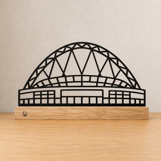 Outlinr Wembley Stadium | Stalen Silhouet op Hout