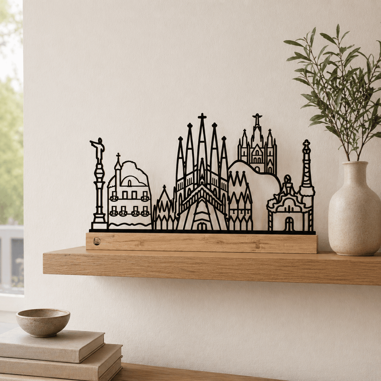 Luxe Barcelona decoratie als minimalistisch interieurstuk in een moderne woonkamer.