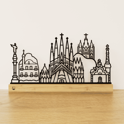 Minimalistisch Barcelona silhouet van zwart staal op een naturel eikenhouten voetstuk.
