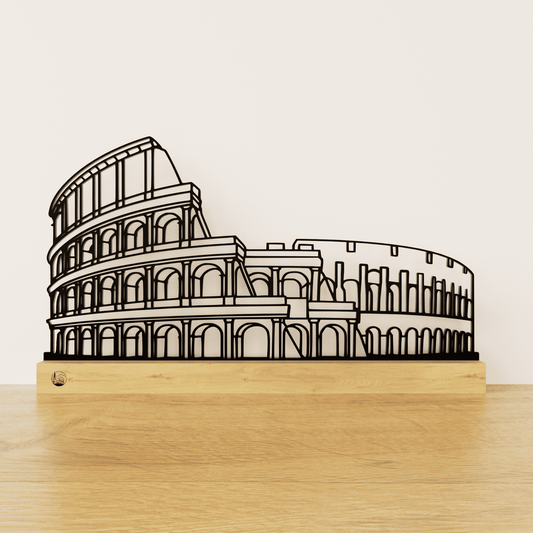 Minimalistisch Colosseum silhouet van zwart staal op een naturel eikenhouten voetstuk.
