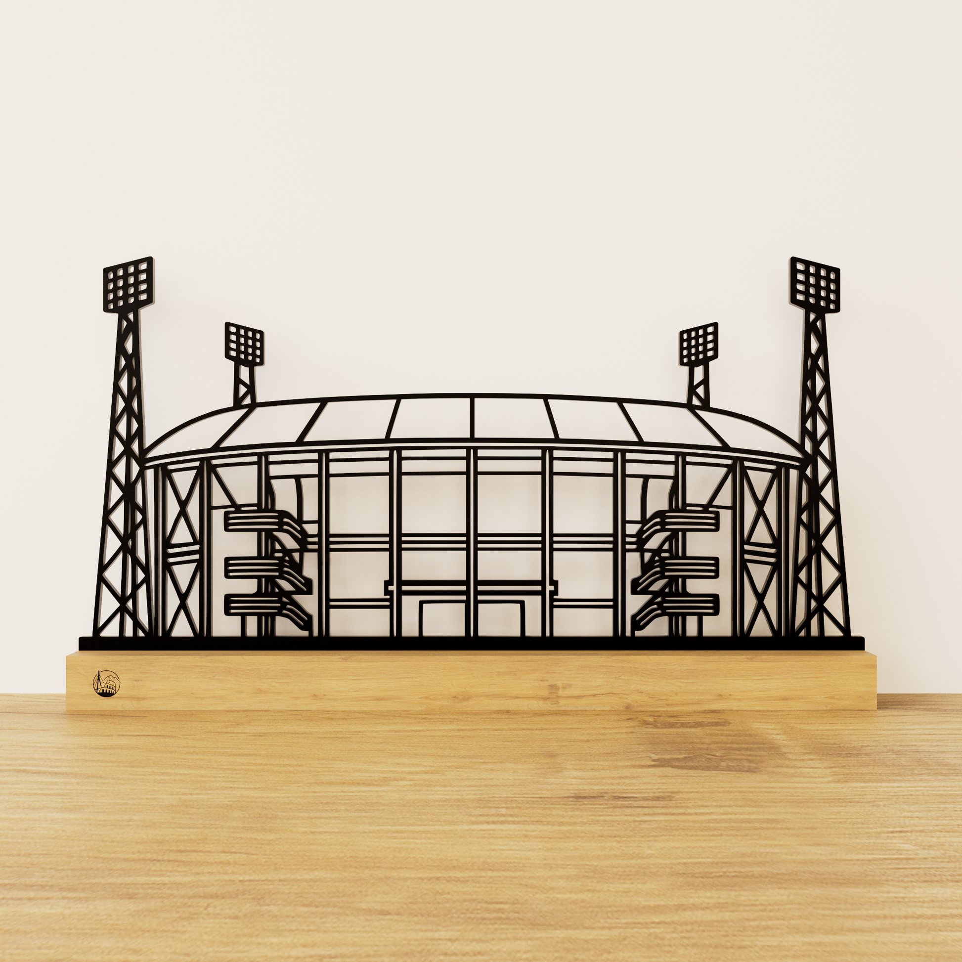 Minimalistisch De Kuip stadion silhouet van zwart staal op een naturel eikenhouten voetstuk.