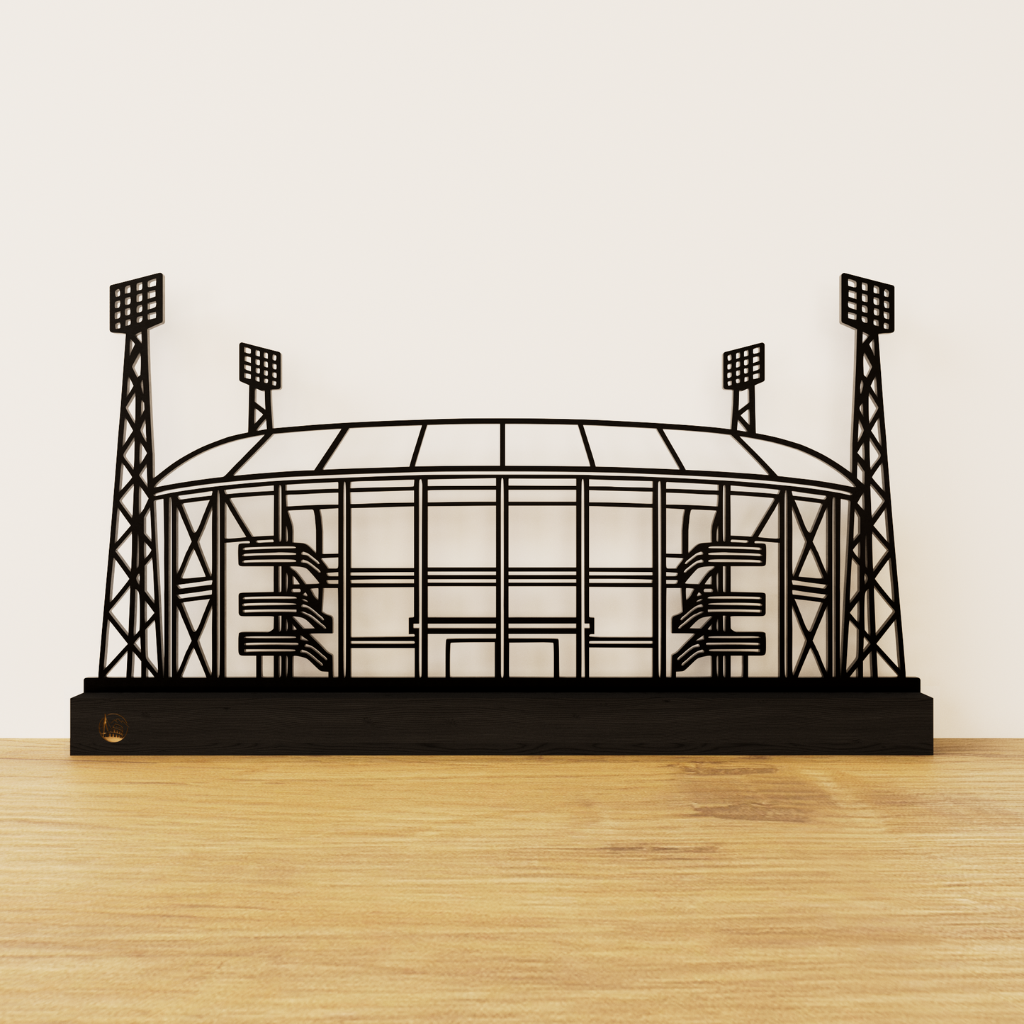 Minimalistisch De Kuip stadion silhouet van zwart staal op een matzwart eikenhouten voetstuk.