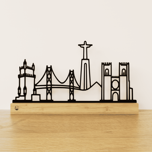 Minimalistisch Lissabon skyline silhouet van zwart staal op een eikenhouten voetstuk.