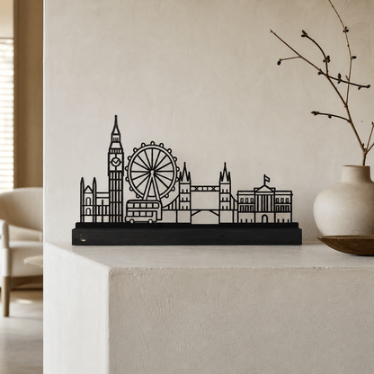Het stalen silhouet van de monumenten van Londen in een modern interieur, zijdeglans zwarte afwerking.