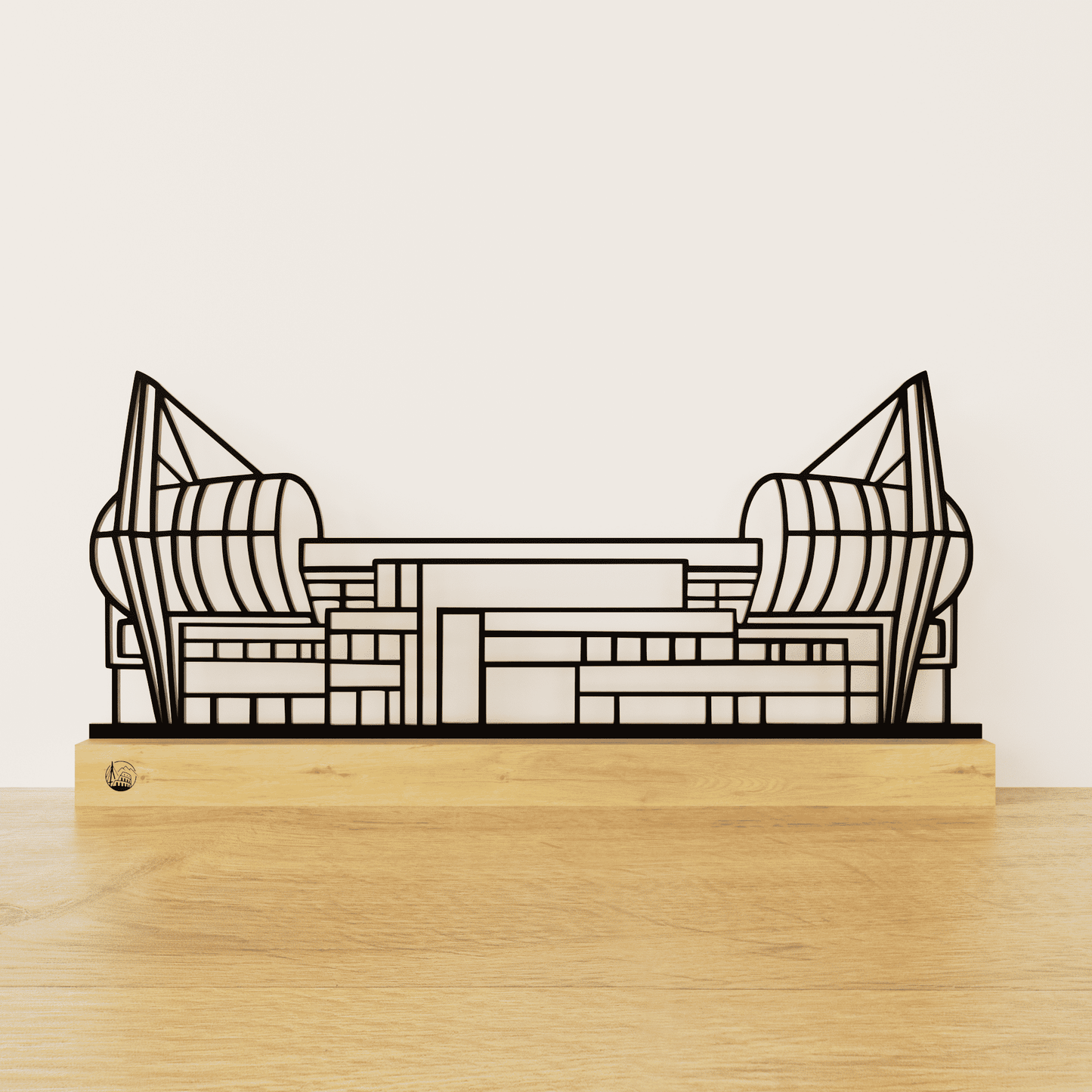 Minimalistisch Philips Stadion silhouet van zwart staal op een eikenhouten voetstuk.