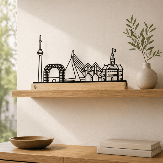 Luxe Rotterdam skyline decoratie als minimalistisch interieurstuk in een industrieel interieur.