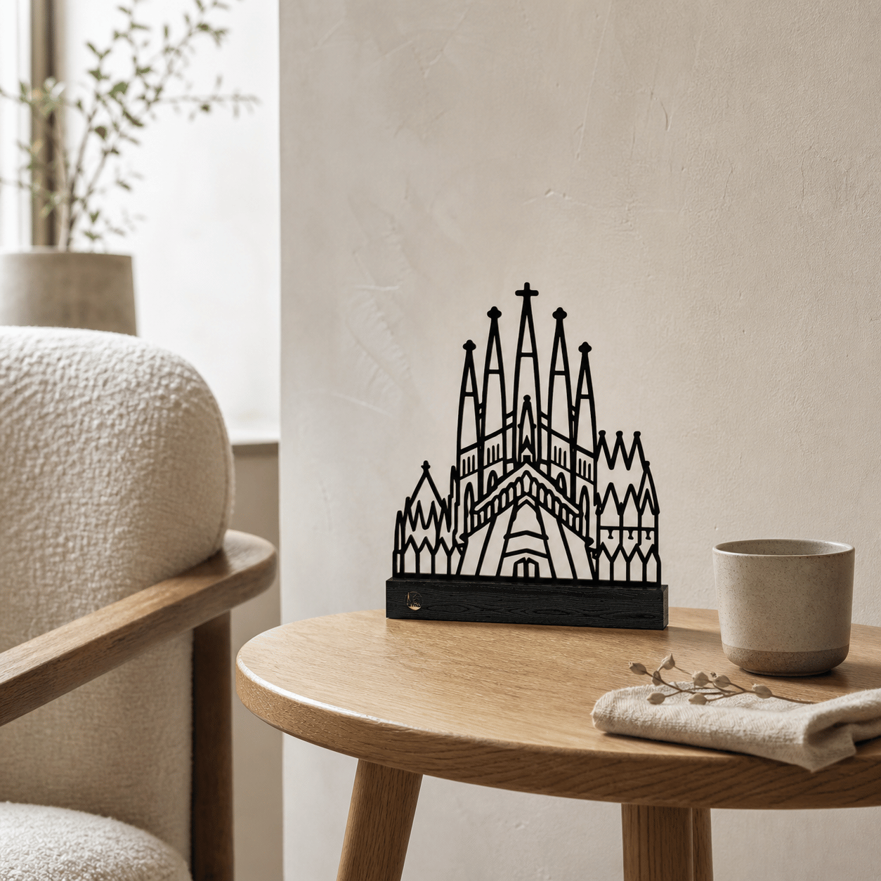 Outlinr Sagrada Família in interieur