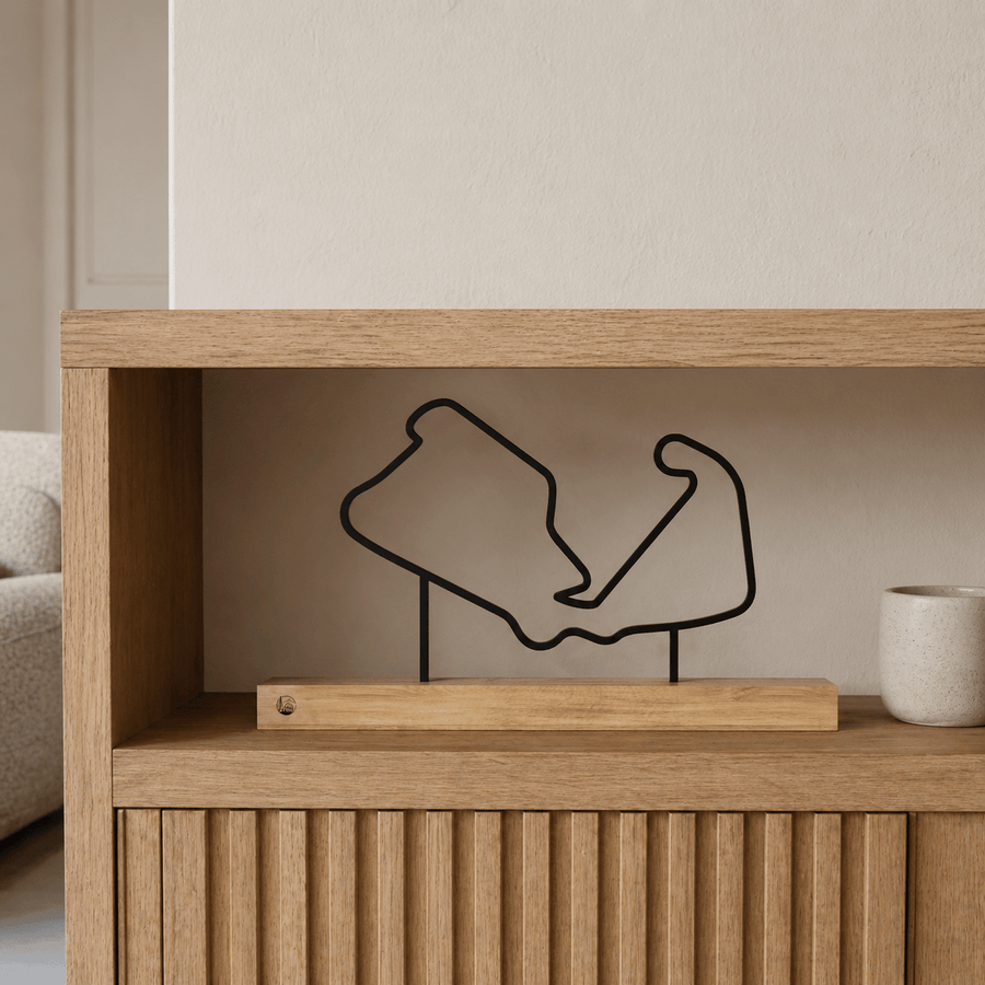 Outlinr Silverstone | Stalen Silhouet op Hout