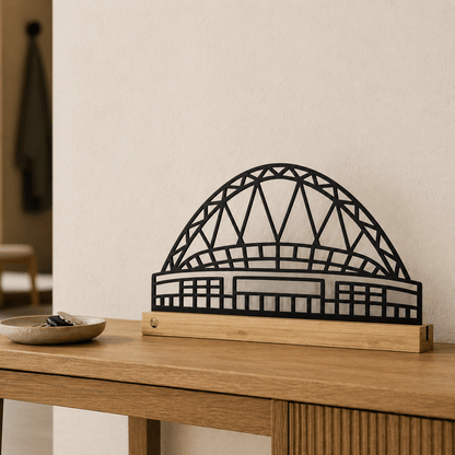 Luxe Wembley Stadium decoratie als minimalistisch interieurstuk in een modern kantoor.