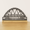 Outlinr Wembley Stadium | Stalen Silhouet op Hout